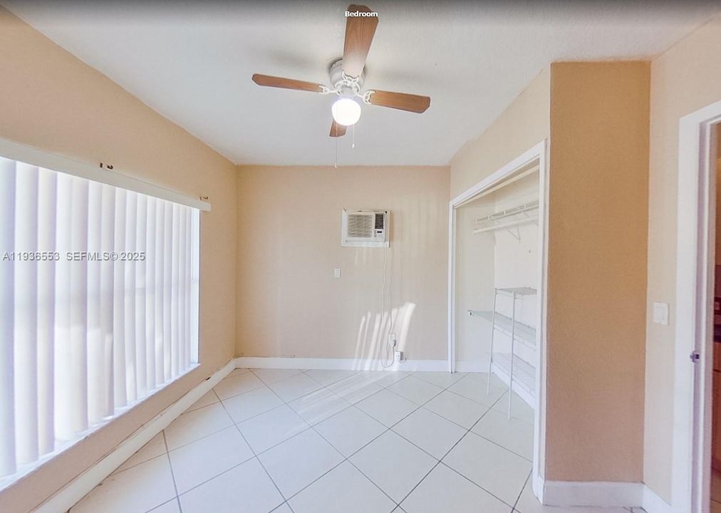 出租: $1,300 (1 贝兹, 1 浴室, 271 平方英尺)