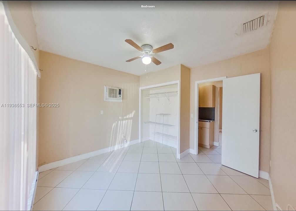 出租: $1,300 (1 贝兹, 1 浴室, 271 平方英尺)