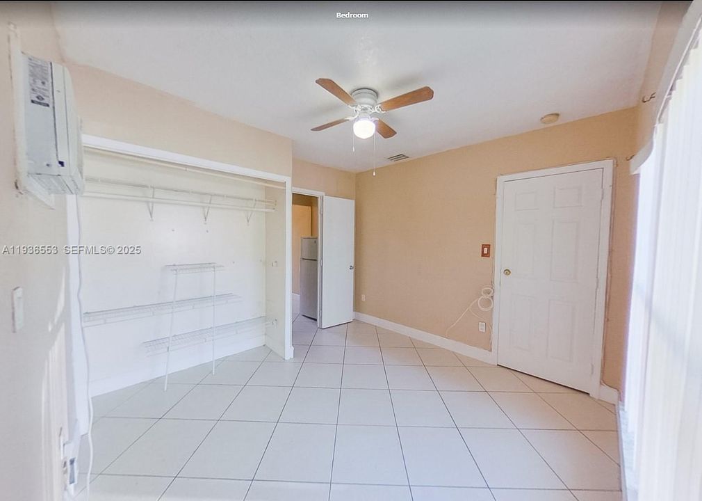 出租: $1,300 (1 贝兹, 1 浴室, 271 平方英尺)