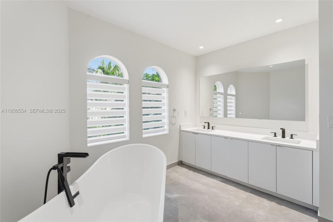 For Rent: $9,500 (3 beds, 2 baths, 2330 Square Feet)