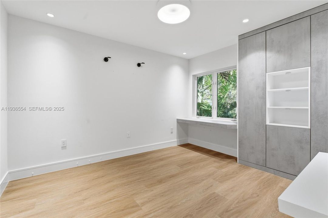 For Rent: $9,500 (3 beds, 2 baths, 2330 Square Feet)