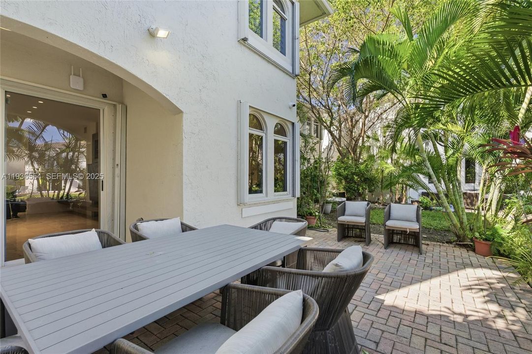 For Rent: $9,500 (3 beds, 2 baths, 2330 Square Feet)