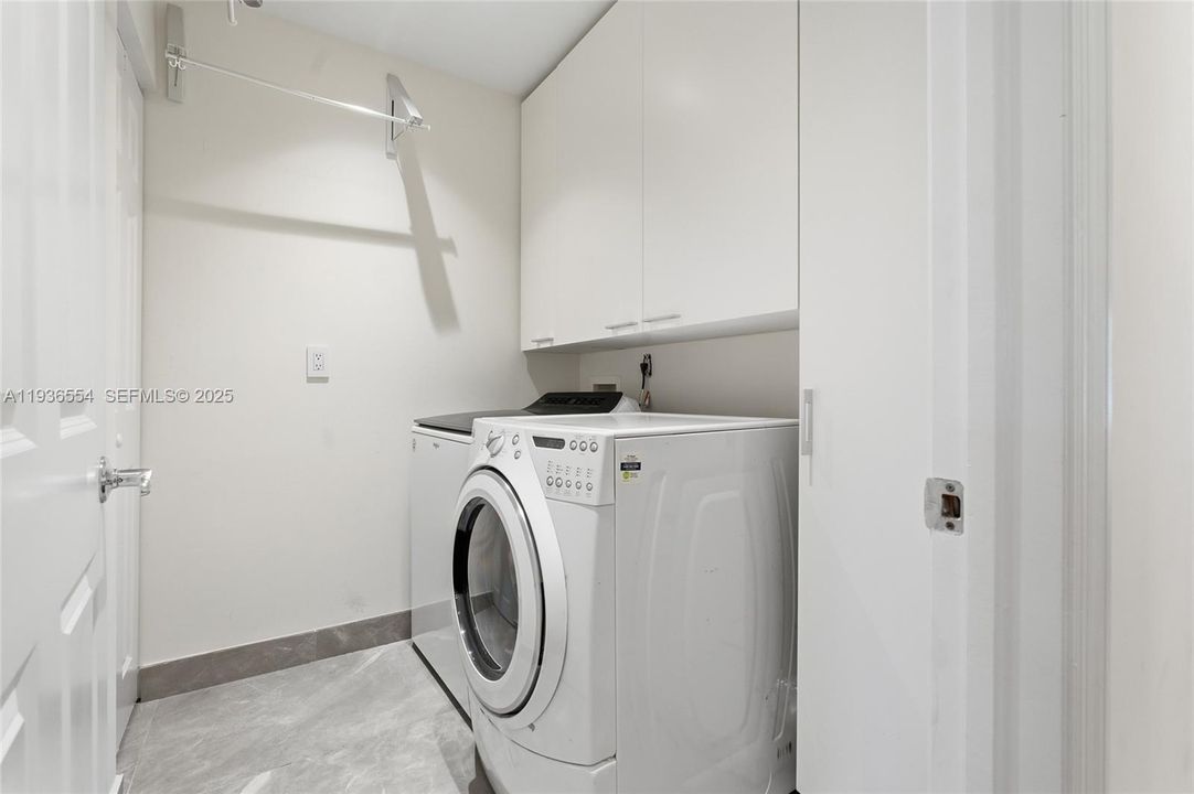 For Rent: $9,500 (3 beds, 2 baths, 2330 Square Feet)