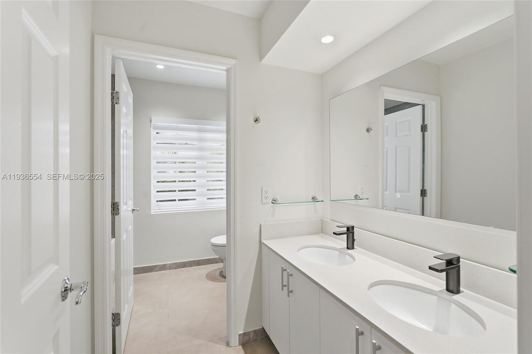 For Rent: $9,500 (3 beds, 2 baths, 2330 Square Feet)