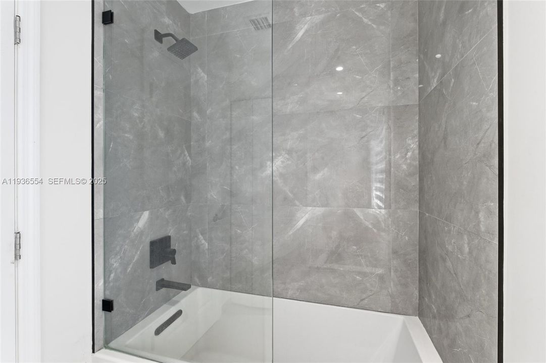 For Rent: $9,500 (3 beds, 2 baths, 2330 Square Feet)