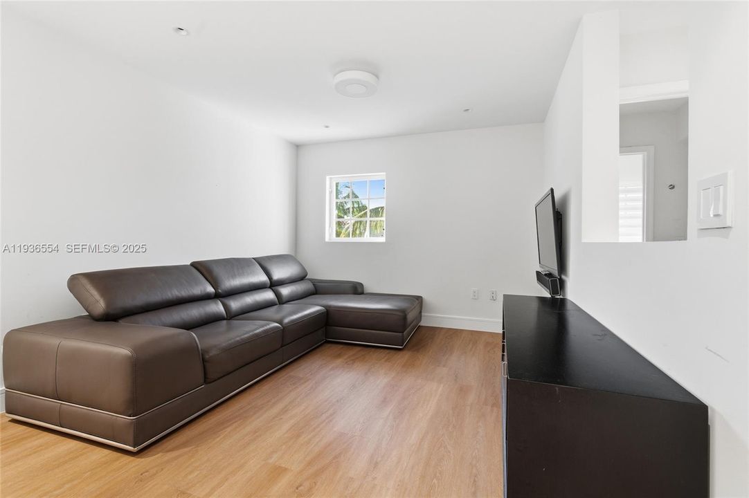 For Rent: $9,500 (3 beds, 2 baths, 2330 Square Feet)