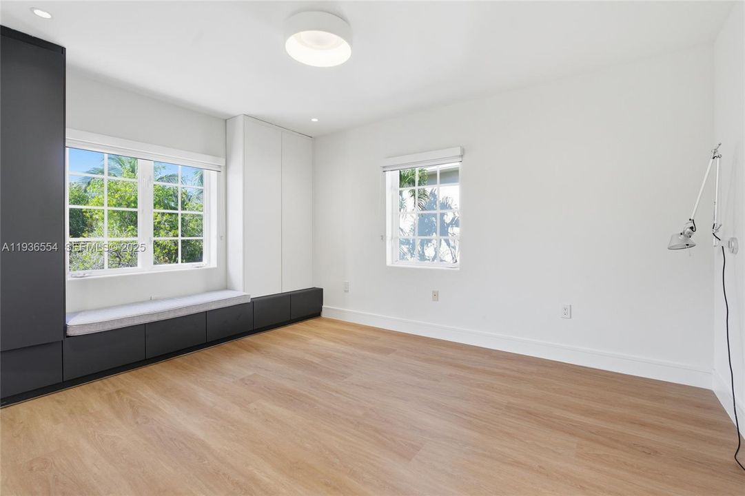 For Rent: $9,500 (3 beds, 2 baths, 2330 Square Feet)