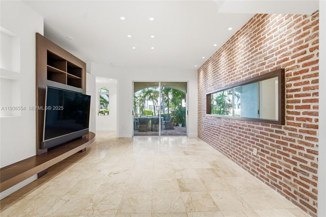 For Rent: $9,500 (3 beds, 2 baths, 2330 Square Feet)