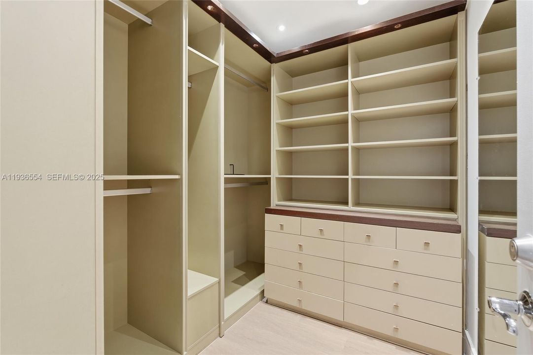 For Rent: $9,500 (3 beds, 2 baths, 2330 Square Feet)