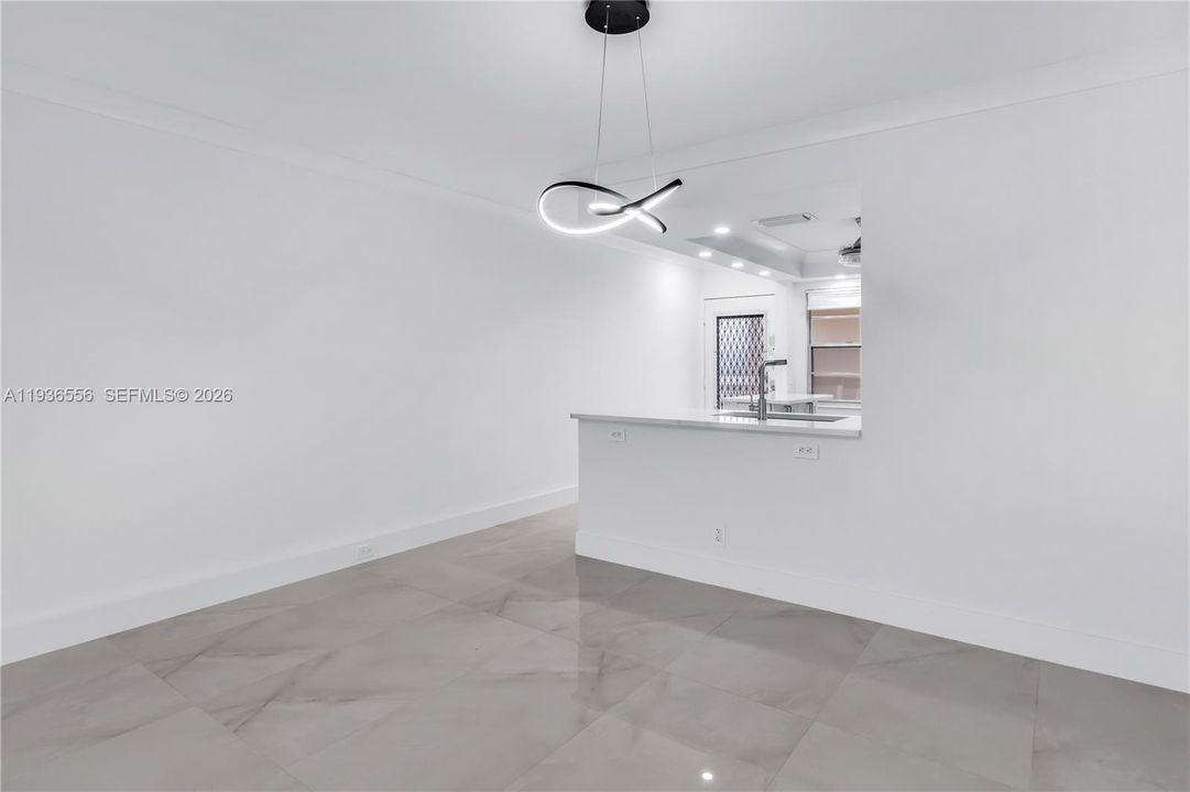 На продажу: $289,000 (2 спален, 2 ванн, 1156 Квадратных фут)