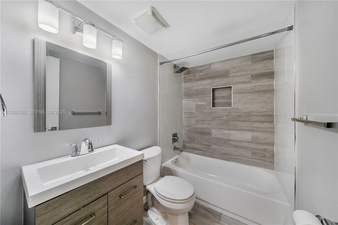 В аренду: $2,450 (2 спален, 2 ванн, 837 Квадратных фут)