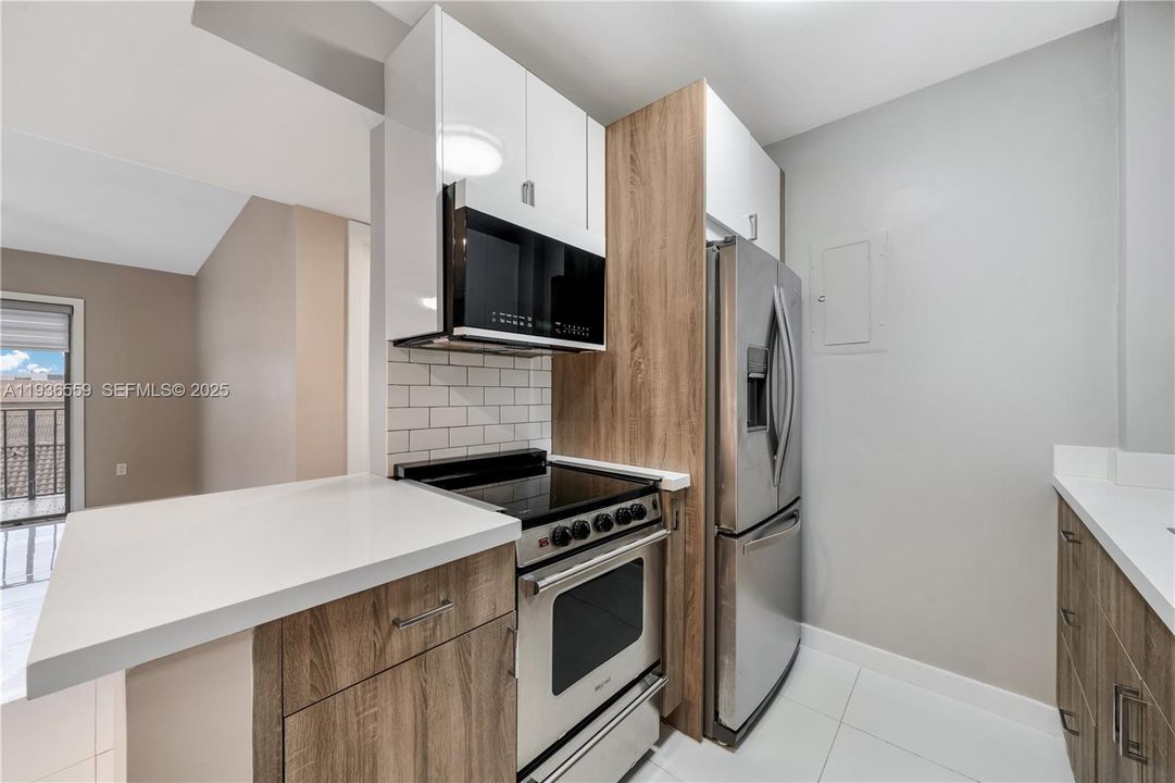 В аренду: $2,450 (2 спален, 2 ванн, 837 Квадратных фут)