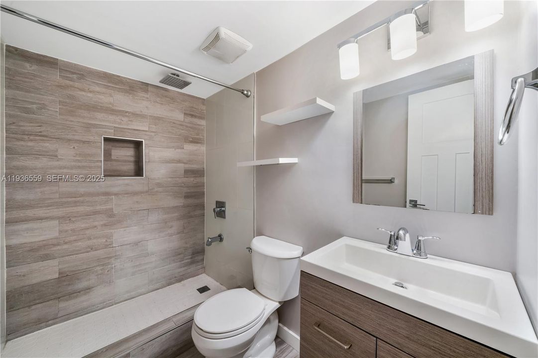 В аренду: $2,450 (2 спален, 2 ванн, 837 Квадратных фут)