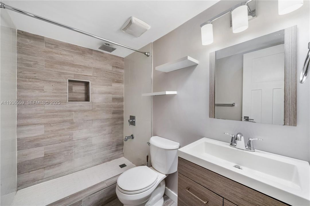 В аренду: $2,450 (2 спален, 2 ванн, 837 Квадратных фут)