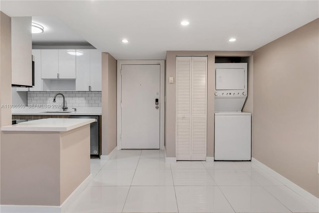 В аренду: $2,450 (2 спален, 2 ванн, 837 Квадратных фут)