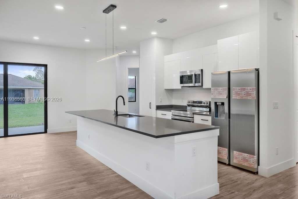 En Venta: $409,500 (3 camas, 2 baños, 1598 Pies cuadrados)