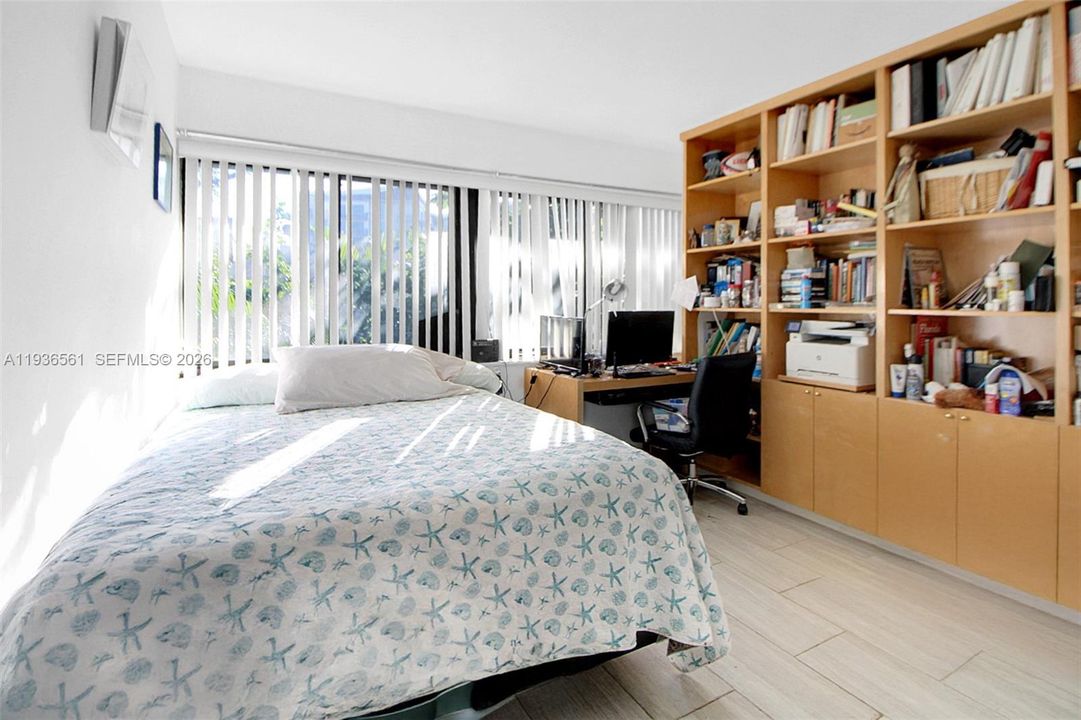 Guest bedroom.