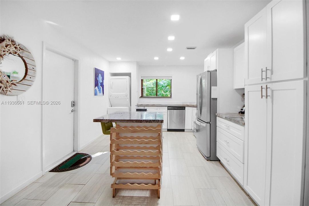 For Sale: $635,000 (2 beds, 2 baths, 1192 Square Feet)