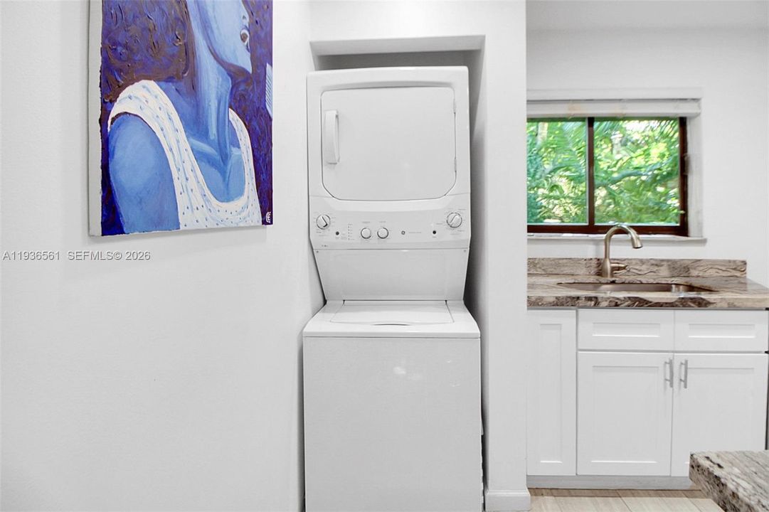 For Sale: $635,000 (2 beds, 2 baths, 1192 Square Feet)
