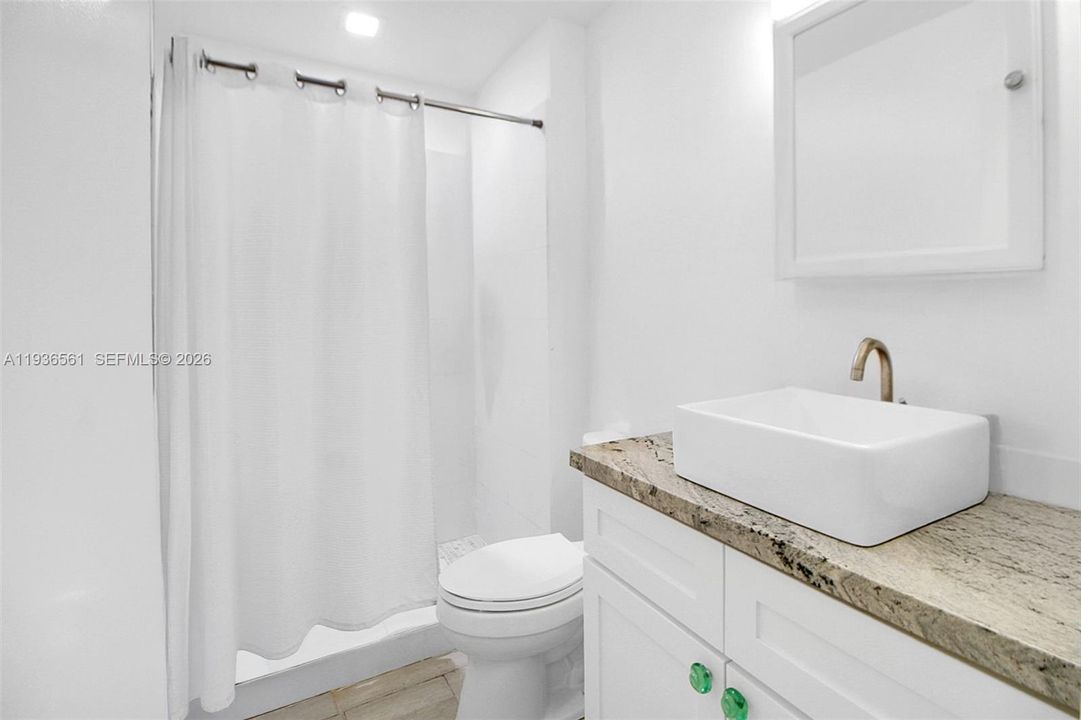 For Sale: $635,000 (2 beds, 2 baths, 1192 Square Feet)