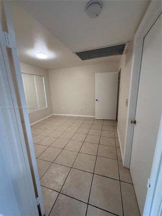 For Rent: $1,750 (1 beds, 1 baths, 693 Square Feet)