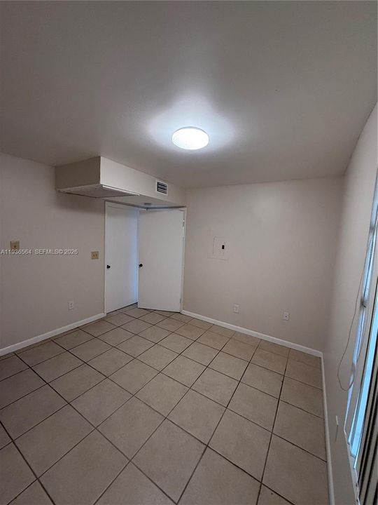 For Rent: $1,750 (1 beds, 1 baths, 693 Square Feet)