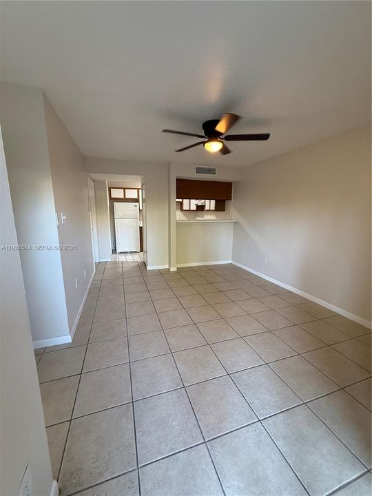 For Rent: $1,750 (1 beds, 1 baths, 693 Square Feet)