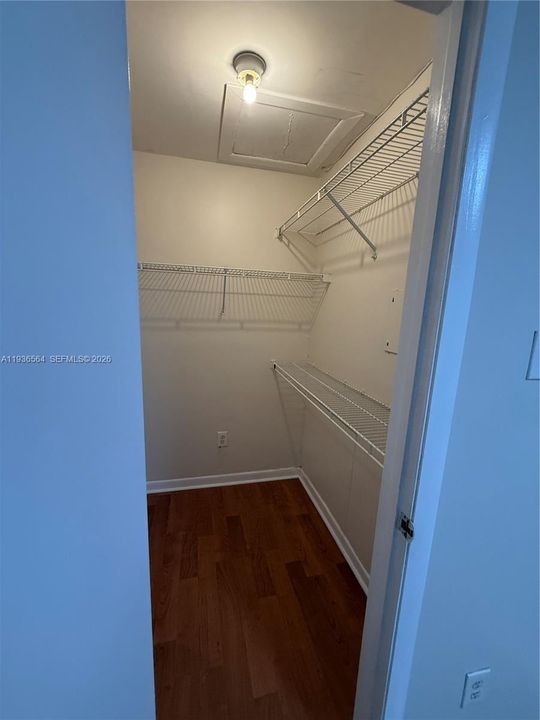 For Rent: $1,750 (1 beds, 1 baths, 693 Square Feet)