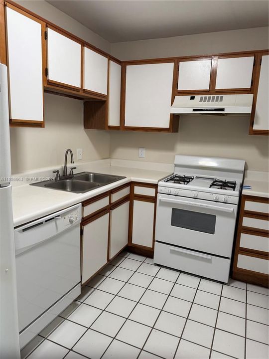 For Rent: $1,750 (1 beds, 1 baths, 693 Square Feet)