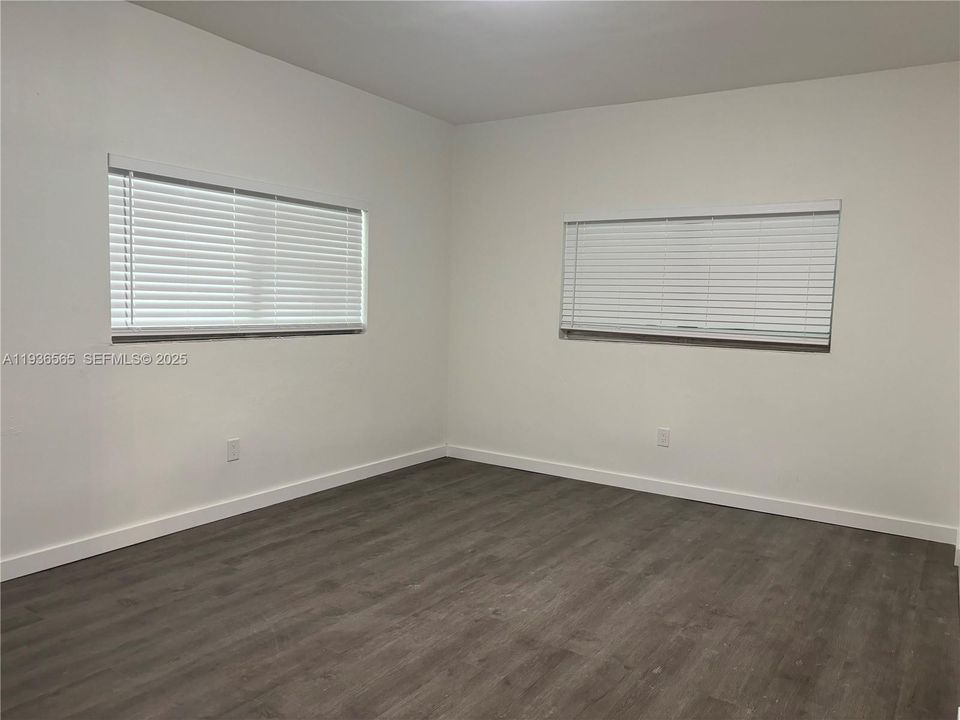 出租: $2,400 (2 贝兹, 2 浴室, 780 平方英尺)