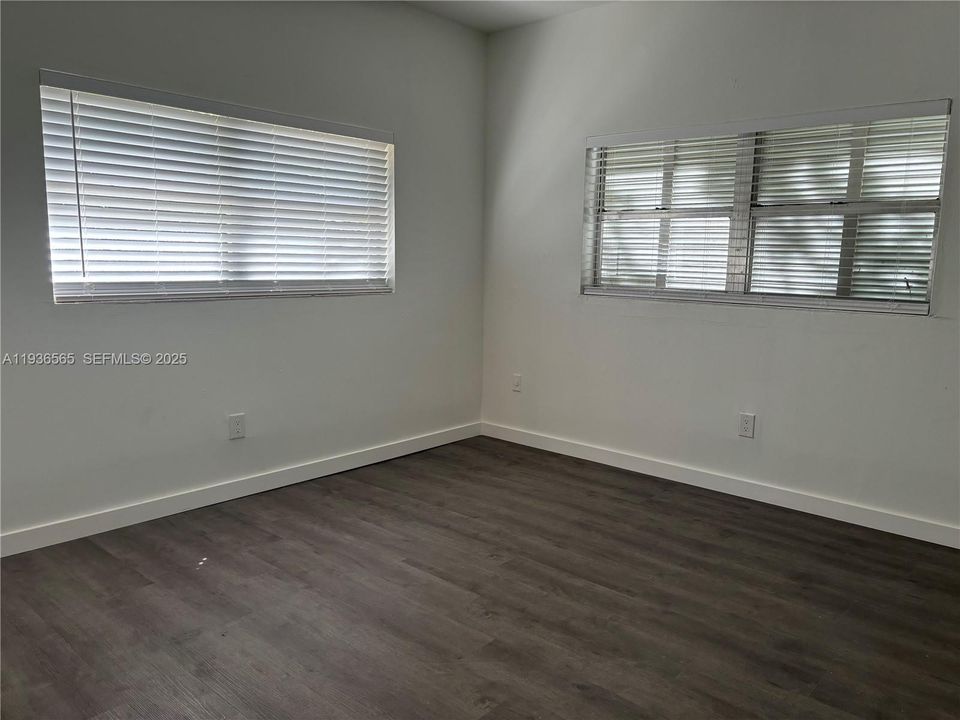 出租: $2,400 (2 贝兹, 2 浴室, 780 平方英尺)