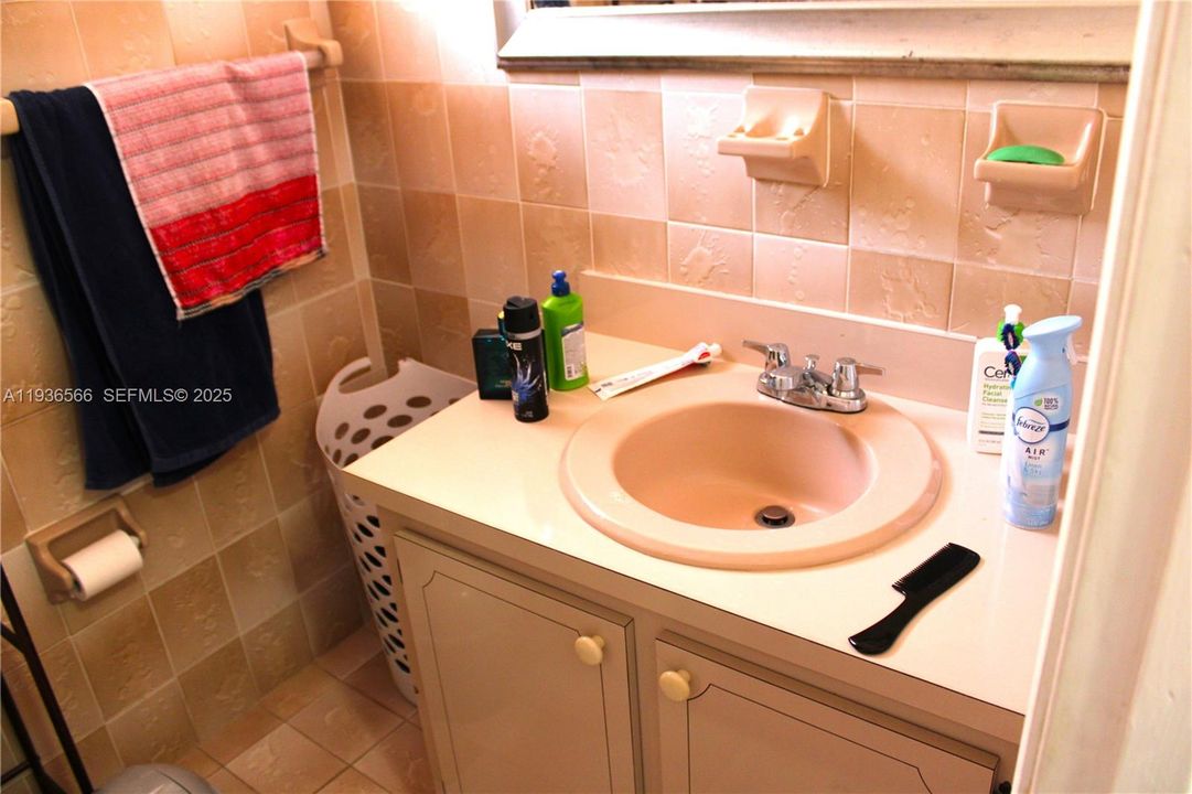 For Sale: $499,999 (3 beds, 2 baths, 1138 Square Feet)