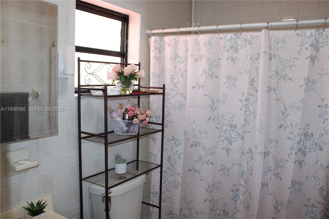 For Sale: $499,999 (3 beds, 2 baths, 1138 Square Feet)