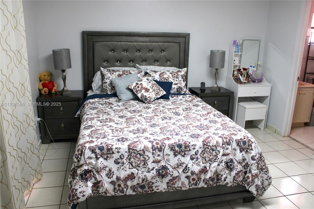 For Sale: $499,999 (3 beds, 2 baths, 1138 Square Feet)