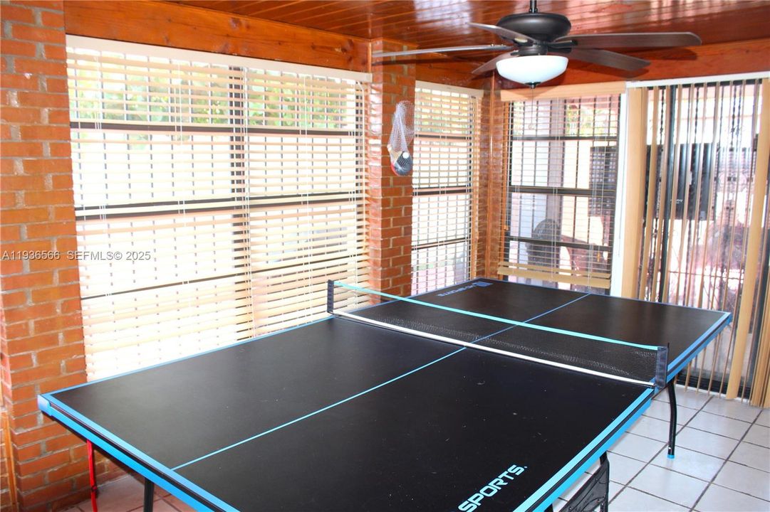 For Sale: $499,999 (3 beds, 2 baths, 1138 Square Feet)