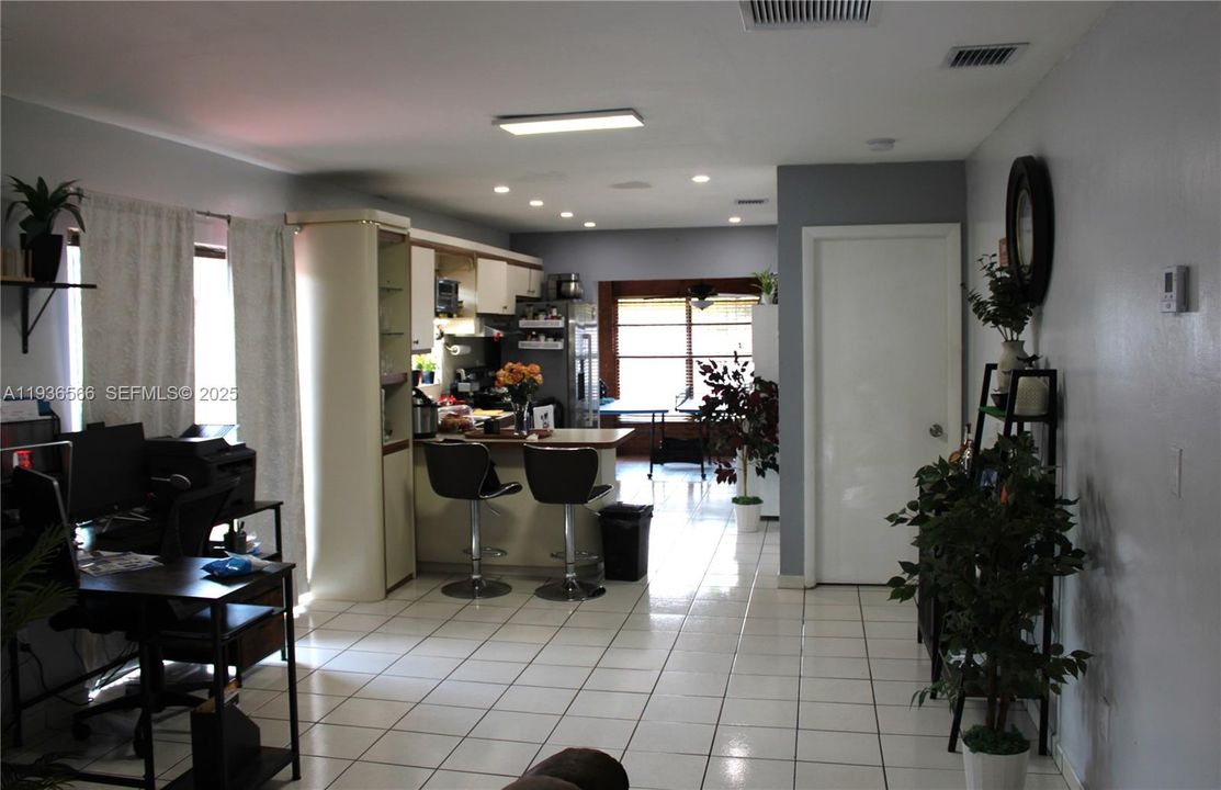 For Sale: $499,999 (3 beds, 2 baths, 1138 Square Feet)