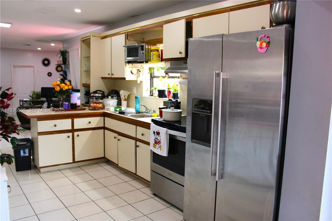 For Sale: $499,999 (3 beds, 2 baths, 1138 Square Feet)