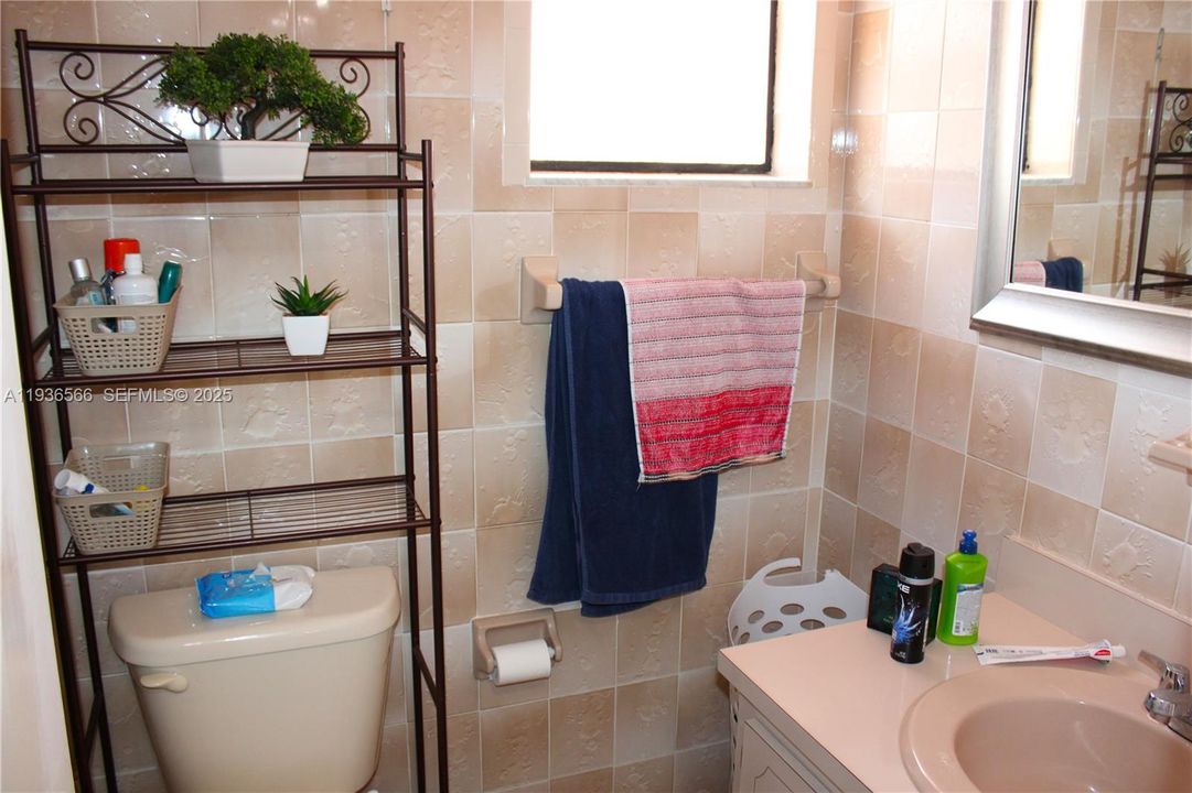 For Sale: $499,999 (3 beds, 2 baths, 1138 Square Feet)