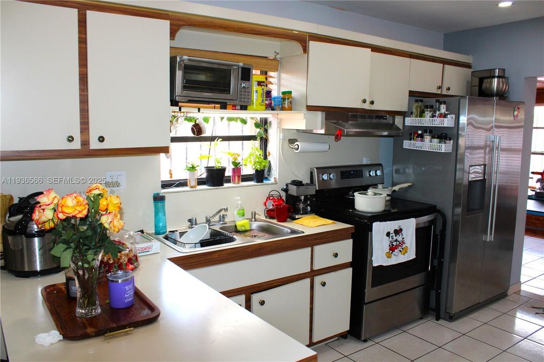 For Sale: $499,999 (3 beds, 2 baths, 1138 Square Feet)