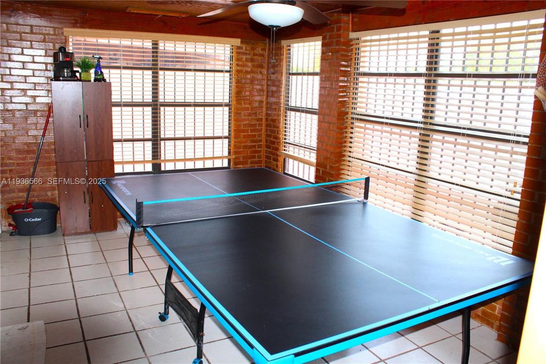 For Sale: $499,999 (3 beds, 2 baths, 1138 Square Feet)