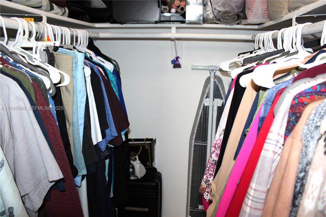 For Sale: $499,999 (3 beds, 2 baths, 1138 Square Feet)