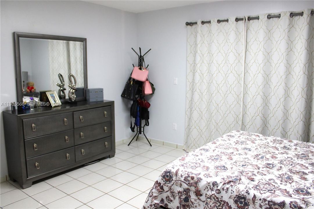 For Sale: $499,999 (3 beds, 2 baths, 1138 Square Feet)