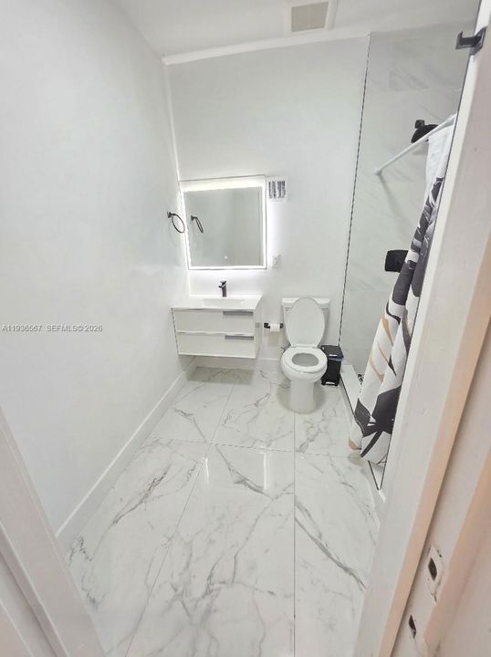 出租: $1,300 (1 贝兹, 1 浴室, 171 平方英尺)