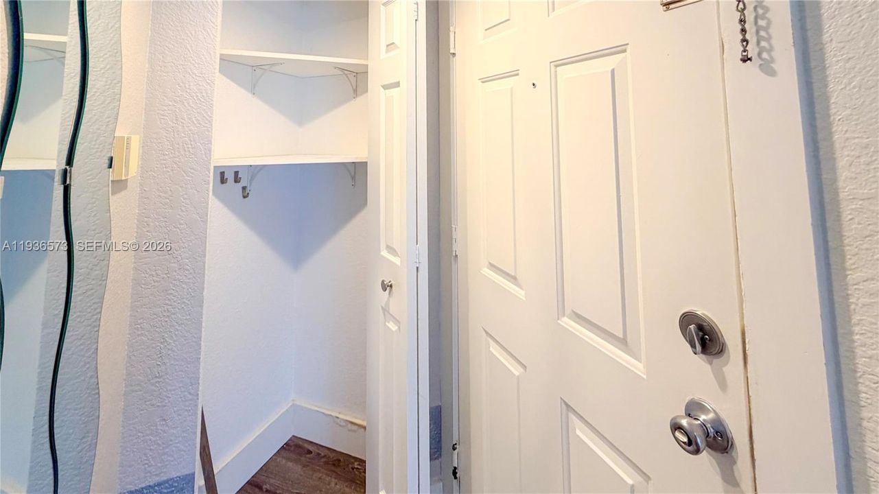 For Rent: $1,790 (1 beds, 1 baths, 743 Square Feet)