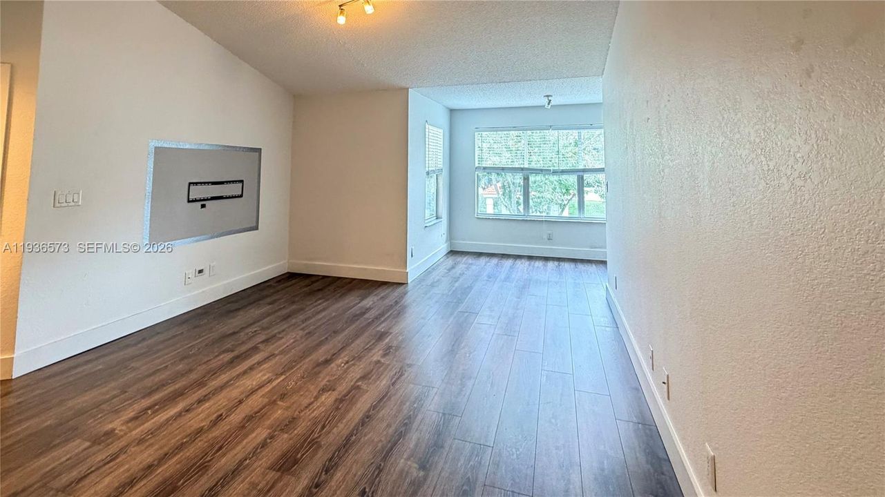 For Rent: $1,790 (1 beds, 1 baths, 743 Square Feet)