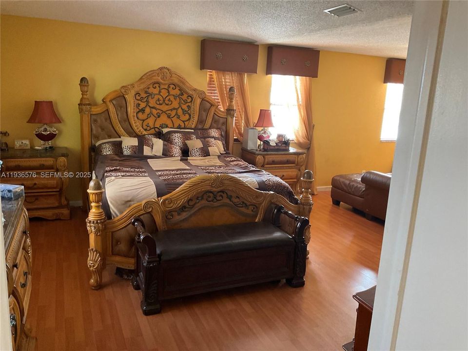 For Sale: $600,000 (3 beds, 2 baths, 2238 Square Feet)