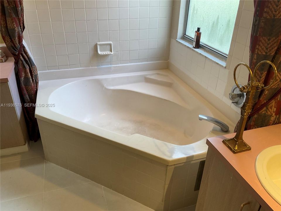 For Sale: $600,000 (3 beds, 2 baths, 2238 Square Feet)