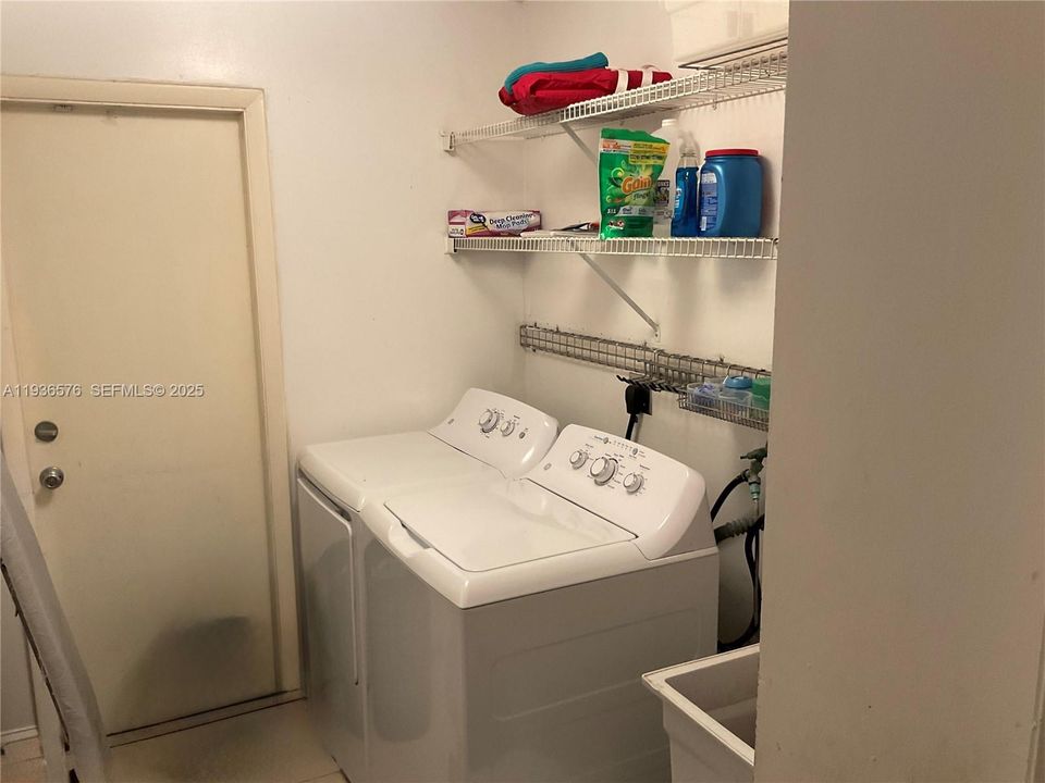 For Sale: $600,000 (3 beds, 2 baths, 2238 Square Feet)