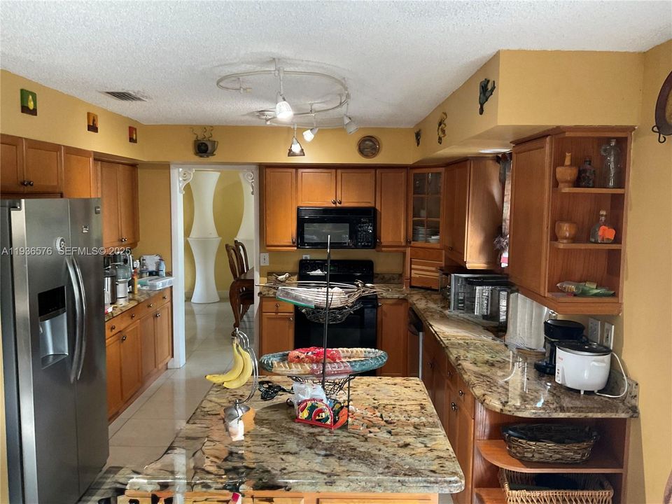 For Sale: $600,000 (3 beds, 2 baths, 2238 Square Feet)