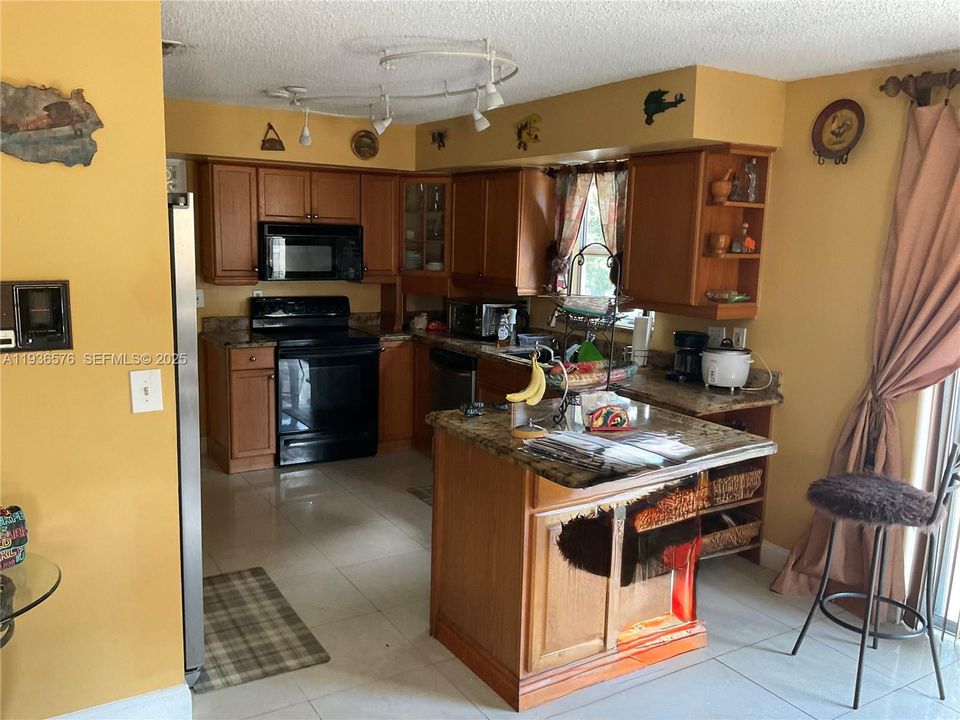 For Sale: $600,000 (3 beds, 2 baths, 2238 Square Feet)